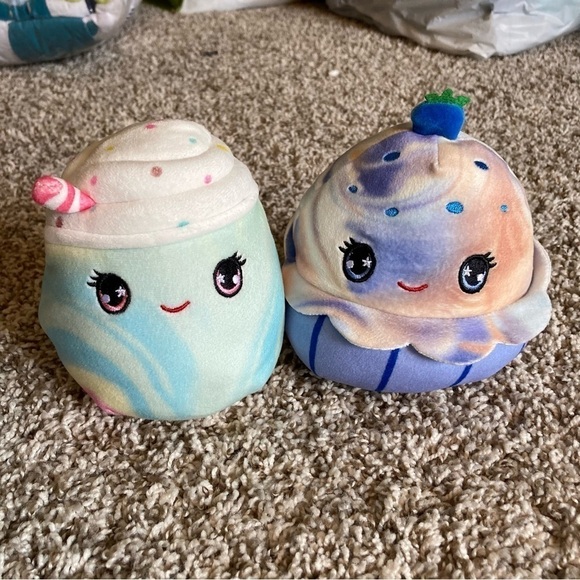 Two SQUISHMALLOWS 5" Scented Mystery Squad Blueberry Muffin and Milkshake No Bag - Picture 9 of 10